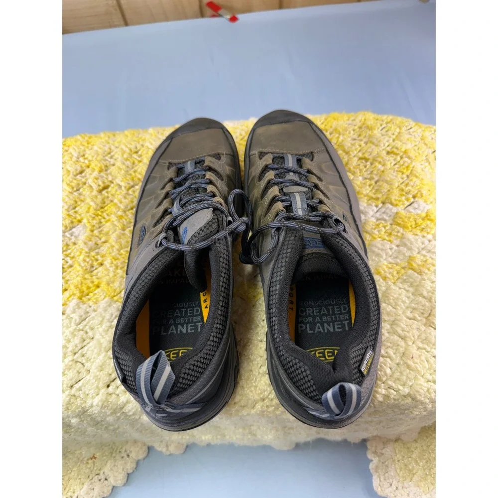 Keen Voyageur Mens 11 Waterproof Hiking Shoes Brown Gray Low Top 1017785